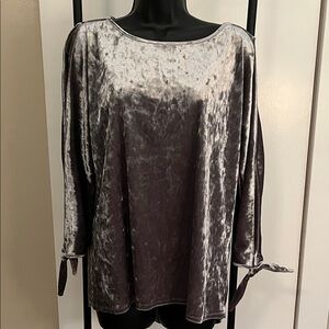 Cable & Gauge crushed velvet top